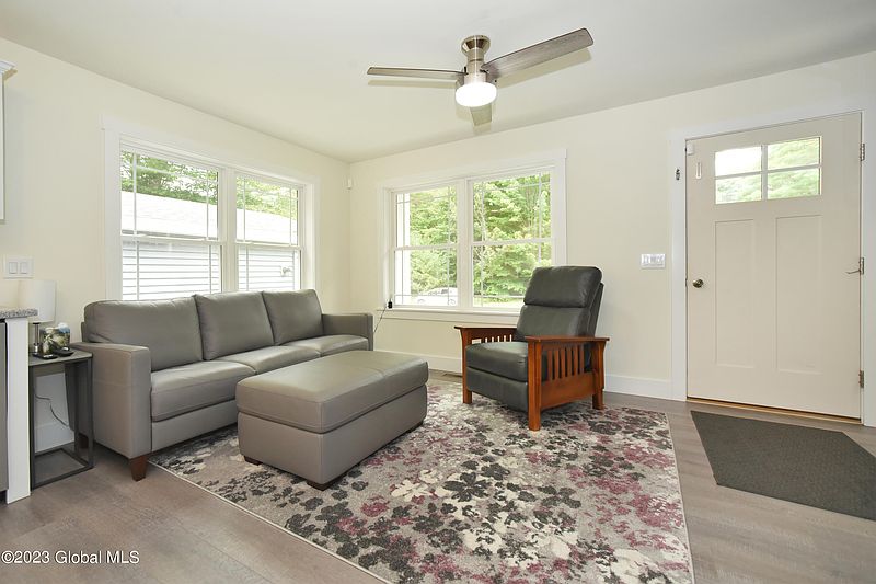 4th image of 25 Rollman Circle