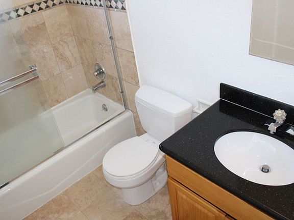 5th image of 2515 Manchester Ave APT 4