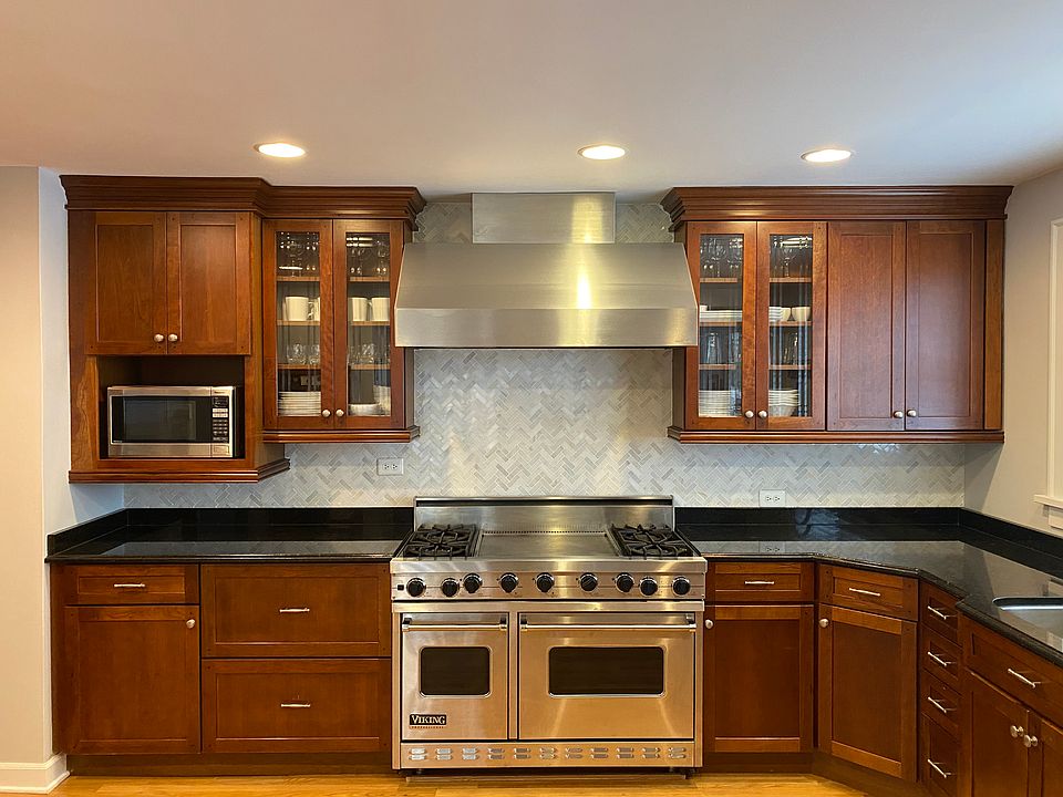 2nd image of 412 N Rush St