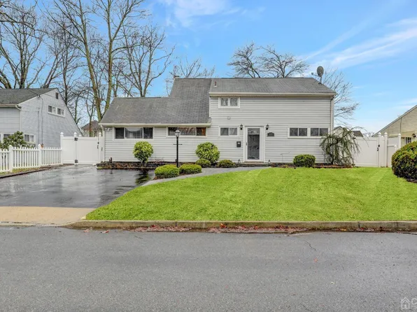 13 Pinetree Rd, Old Bridge, NJ 08857