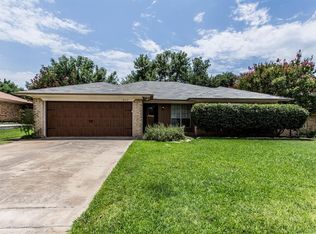 8512 Rockdale Dr, North Richland Hills, TX 76182