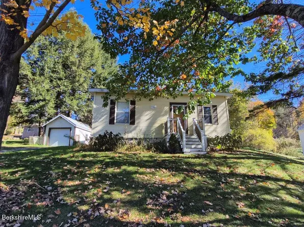 21 S Main St, Lanesboro, MA 01237