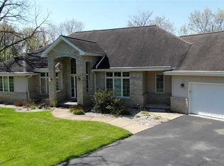 3921 W Rollingwood Dr, Janesville, WI 53545