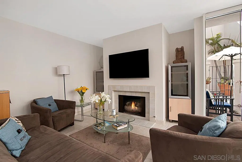 2 bed, 2.5 bath, 1000 sqft, $6,000 — Photo 4