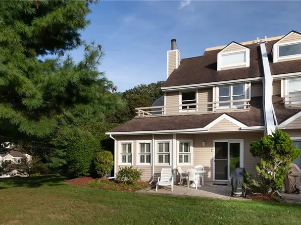 18 Lawton Brook Ln, Portsmouth, RI 02871