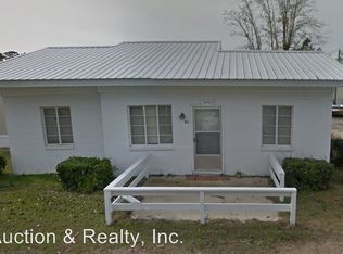 51 Town Hall St, Elizabethtown, NC 28337