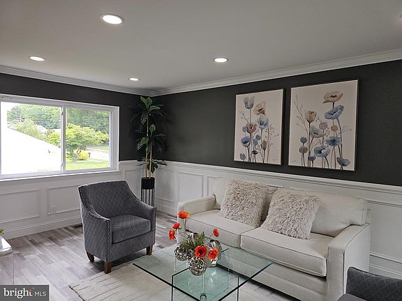 3rd image of 102 Forrest Dr