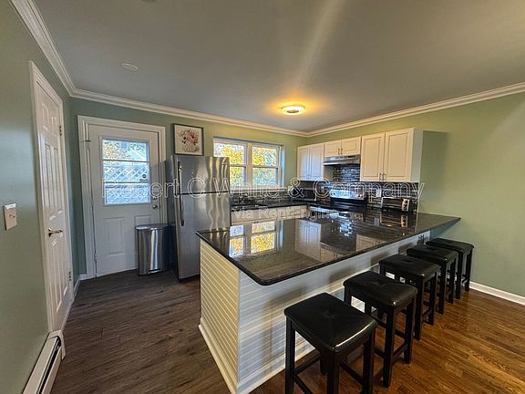 2nd image of 389 Lombard St #2