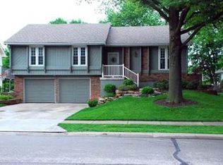 403 NE Country Ln, Lees Summit, MO 64086