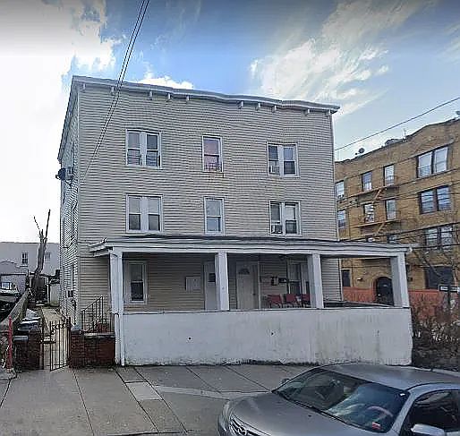 2nd image of 640 E 239th St