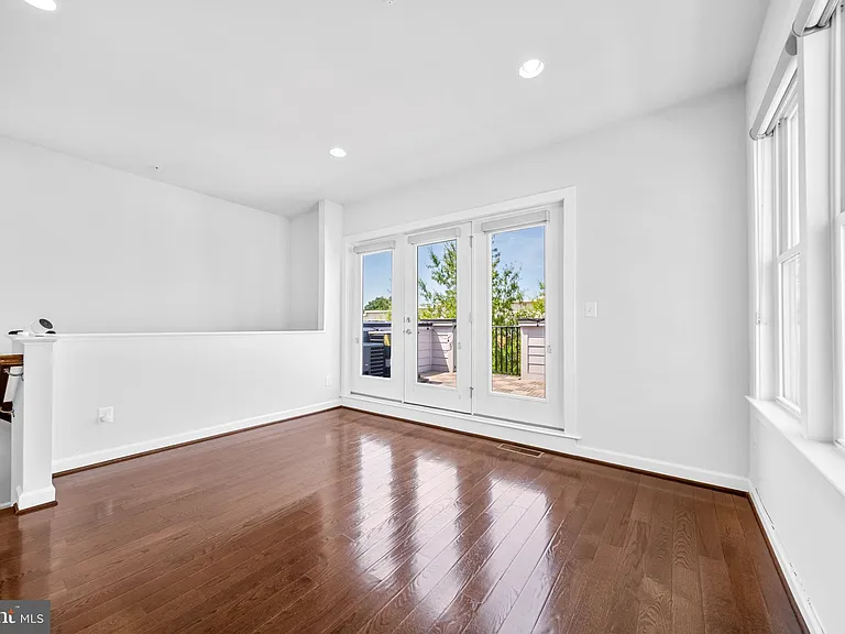1121 S Lincoln St — Photo 42