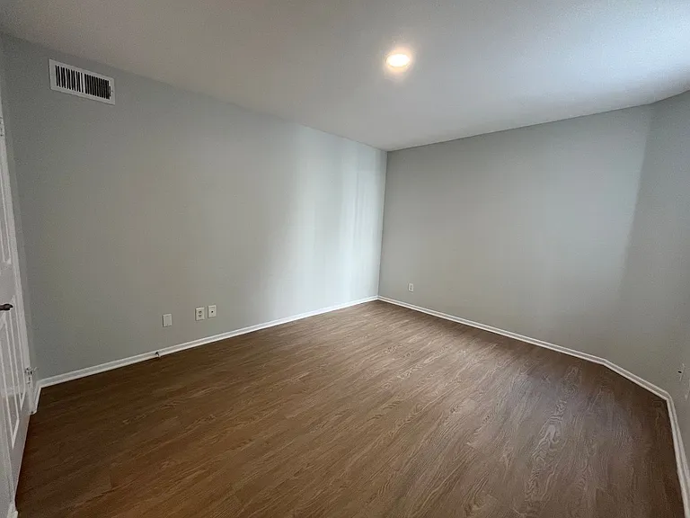 5235 Kester Ave — Photo 34