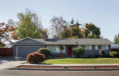 3340 Hyacinth St Photo 1