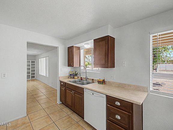 3rd image of 3235 W COUNTRY GABLES Drive