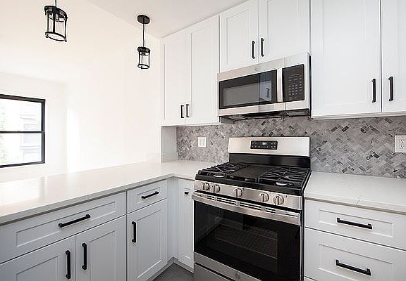 3rd image of 148 Sackett St Floor 3