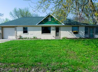 20213 Newman Dr, Brownstown, MI 48183