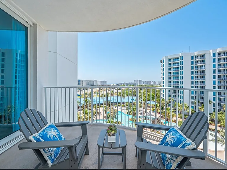 Enjoy your large private patio at all times of the day. Either wake up to a beautiful ocean view with a nice cup of coffee or end the night with a relaxing glass of wine overlooking the beautiful resort pools.