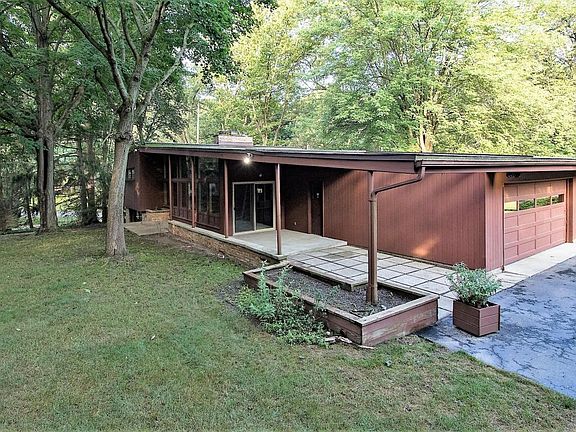 2nd image of 2729 Mockingbird Dr