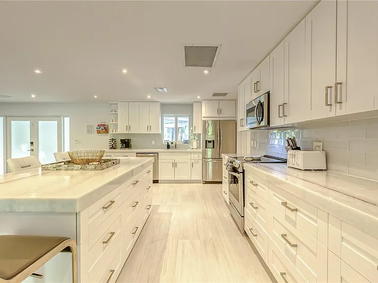 1800 SE Admirals Way — Photo 13