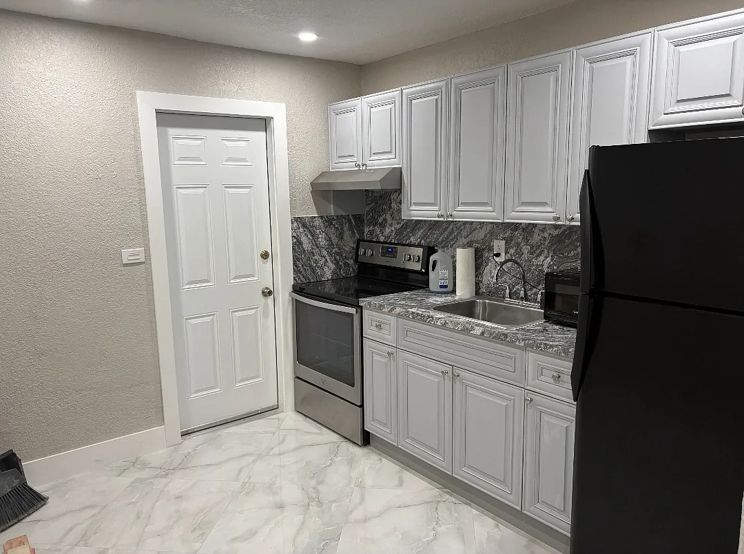 2 bed, $2,400 — Photo 4