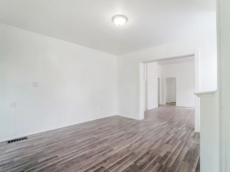 1768 Williams Ave — Photo 13