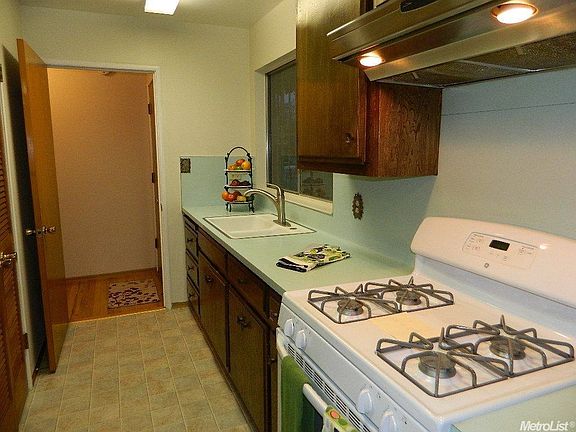 4th image of 840 E Yorkshire Dr