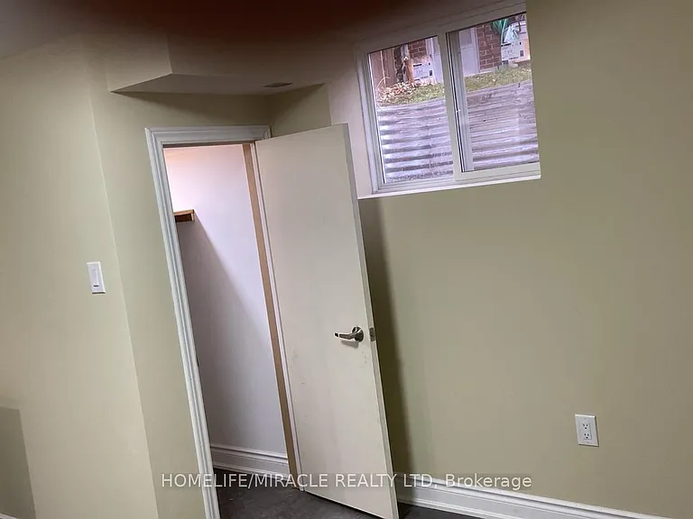 25 Thornridge Cres #BASEMENT — Photo 10