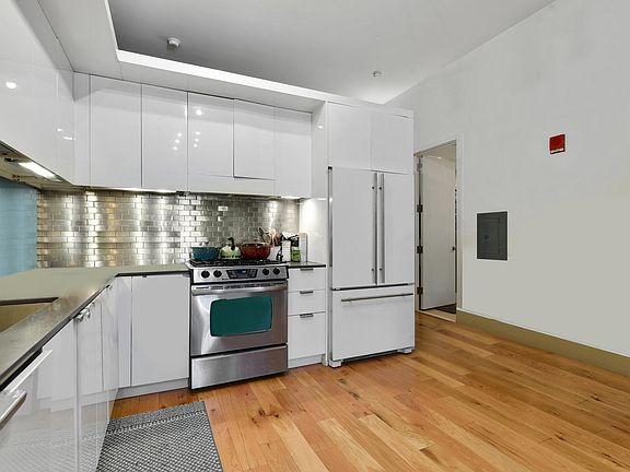 3rd image of 5-60 Fifty Dey St #5-60