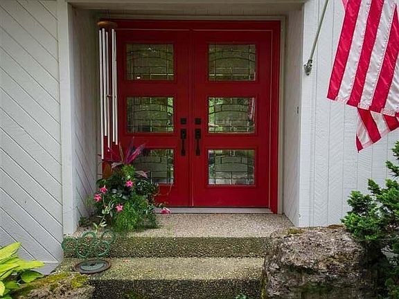 4th image of 901 Squire Hill Ct