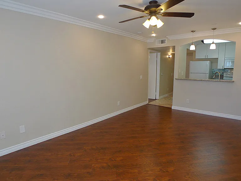Villa De Adel Apts — Photo 76