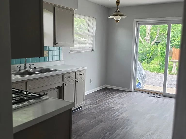 5915 Boettcher Ct — Photo 5