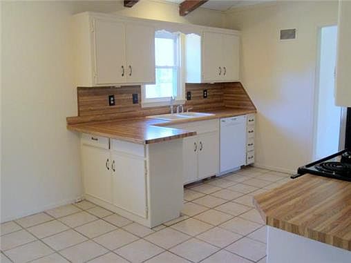 Bright and Cheery Kitchen