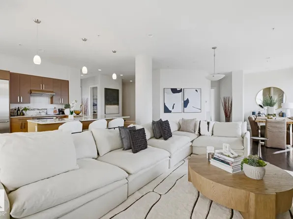 10152 104th St NW #3502, Edmonton, AB T5J 0B6