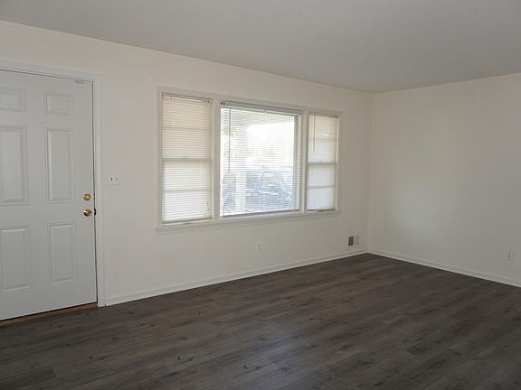 4th image of 4902 Belmont Ave