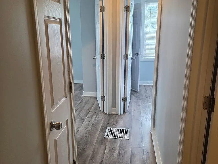 909 Bryan St — Photo 11
