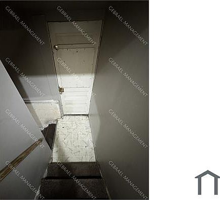 3rd image of 923 Ossington Ave