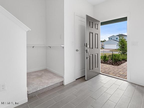 4th image of 28 Mission Cove Cir