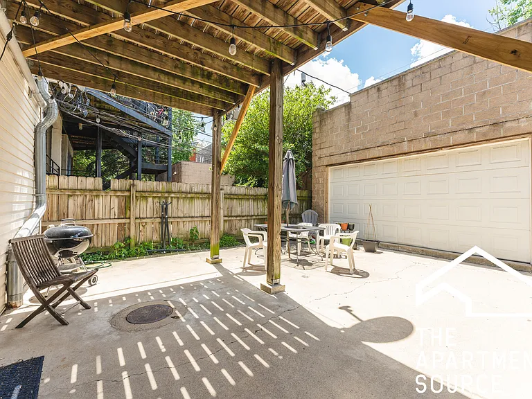 906 N Wood St #1 — Photo 7