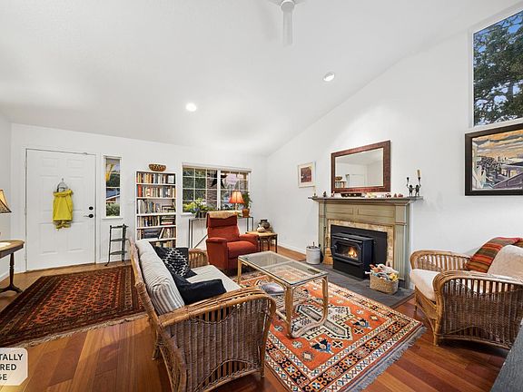3rd image of 106 Hooker Avenue