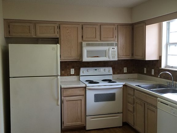 4th image of 6044 NE Moonstone Dr #8C