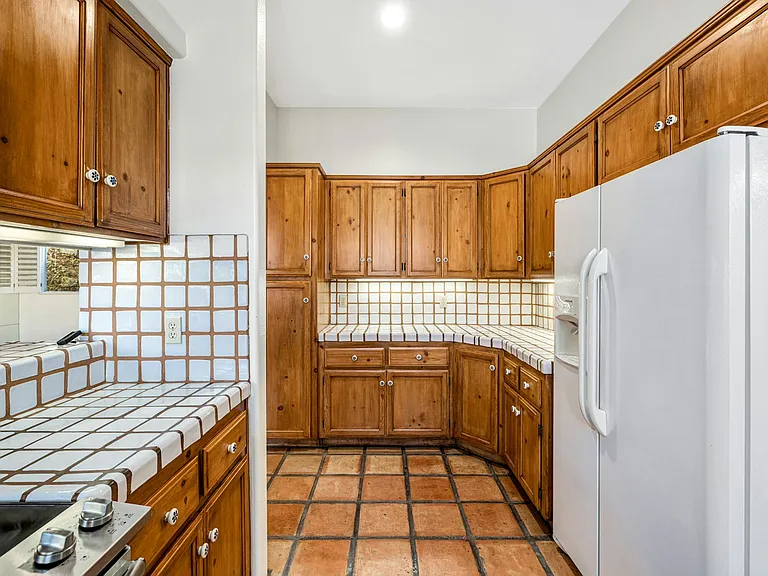 53180 Avenue Madero — Photo 10
