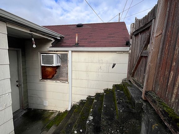 4th image of 19124 Jensen Way NE