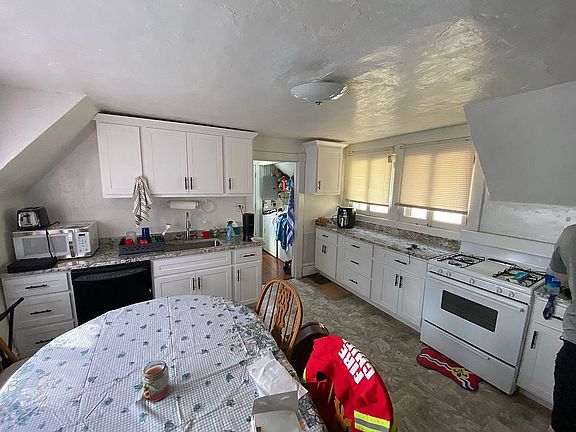 2nd image of 3714 Cambridge Ave APT B
