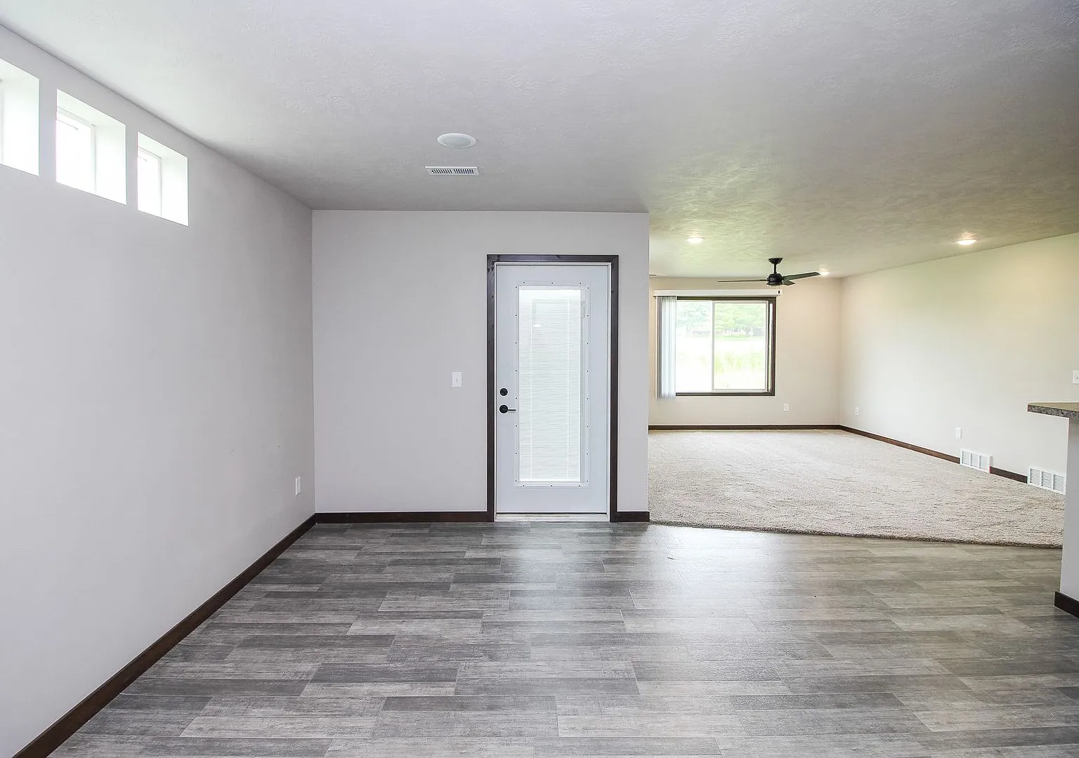 Newer 3 bed 2 bath in Tea Special rate $1775 with a 13 month lease — Photo 4
