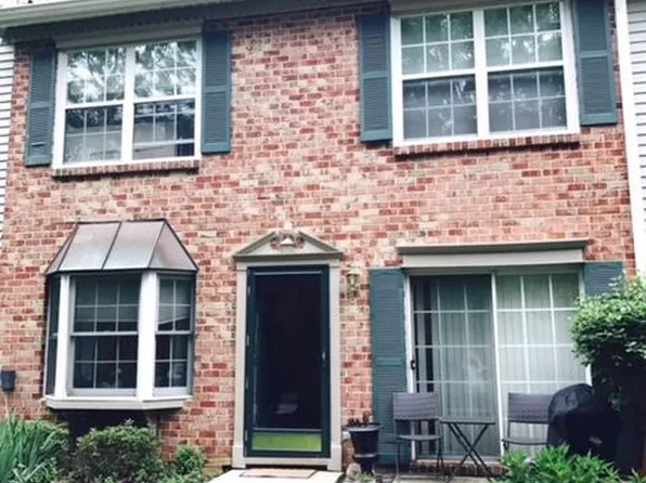 77 Versailles Ct, Hamilton, NJ 08619
