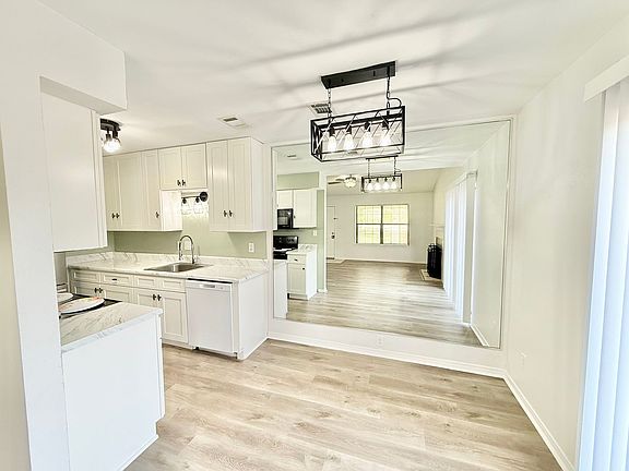 4th image of 4424 Bellview Ave