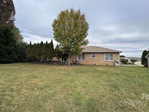 3rd image of 5183 Olde School Dr