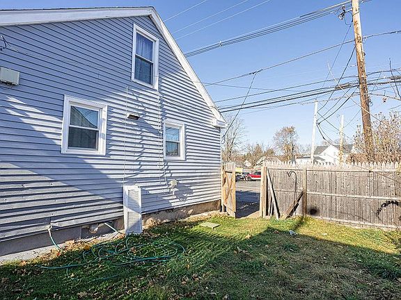 5th image of 114 Putnam Pike