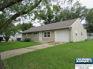 1251 SW Chatham Pl, Topeka, KS 66604
