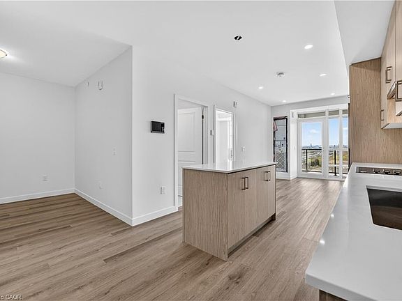 5th image of 461 Green Rd #901